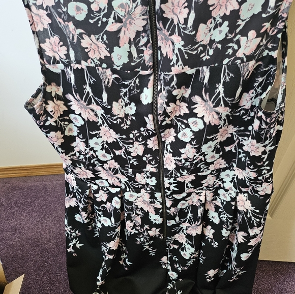 Women's Floral Dress - Picture 4 of 6